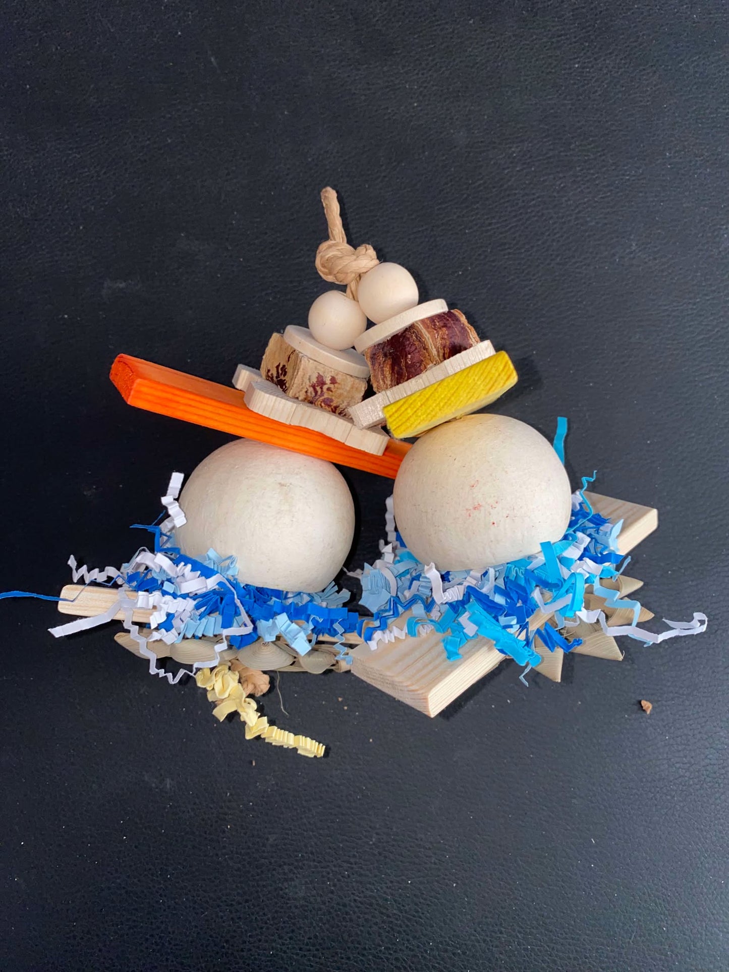 Houten Cups Dou – Creatief Foerageerspeeltje voor Avontuurlijke Vogels
