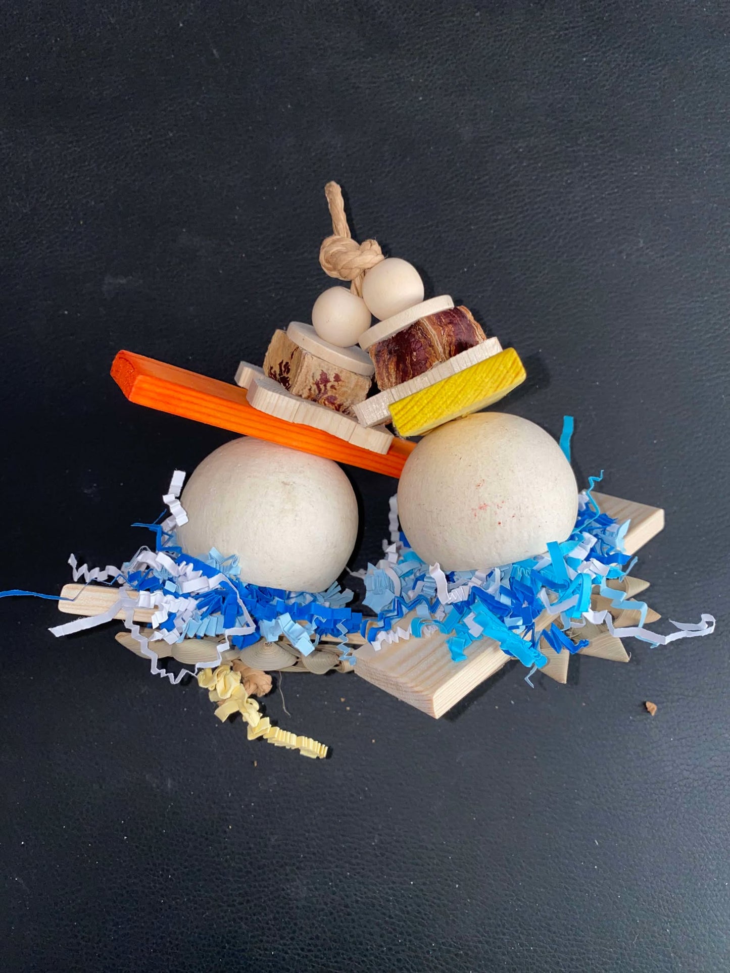 Houten Cups Dou – Creatief Foerageerspeeltje voor Avontuurlijke Vogels