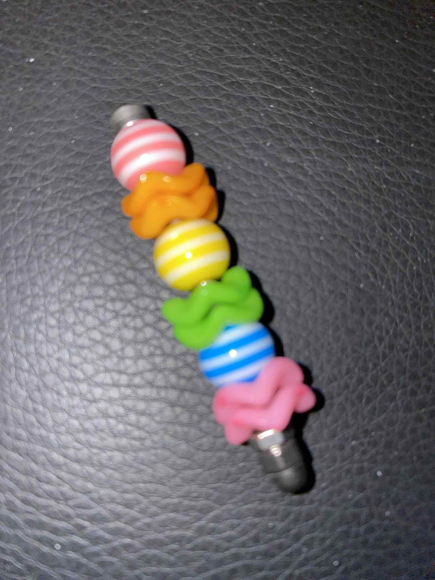 KleurenKracht – 5cm Parkieten Voetspeeltje – Acryl & RVS